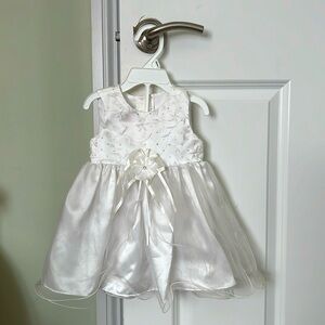 Beautiful white dress perfect for special occasion